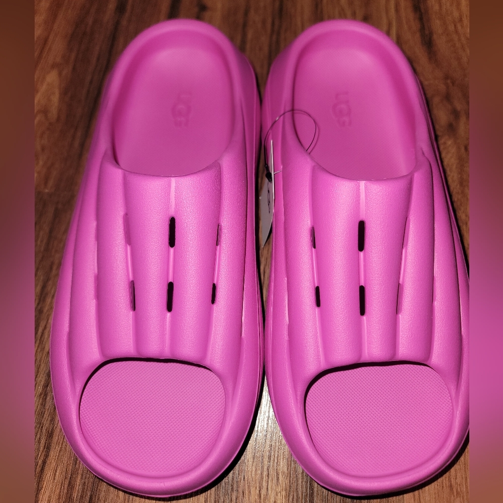UGG SLIDES...